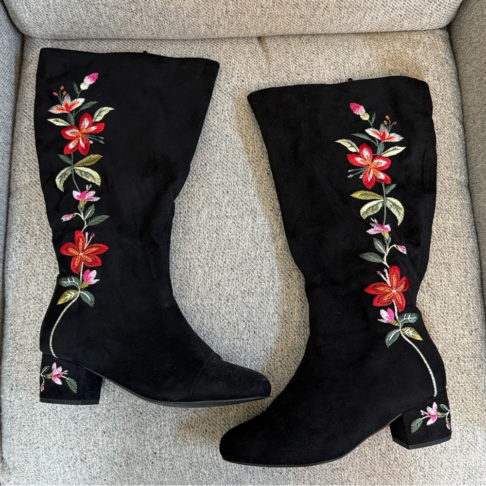Comfortview Floral Embroidered Suede Boots in Extra Wide - Picture 5 of 11